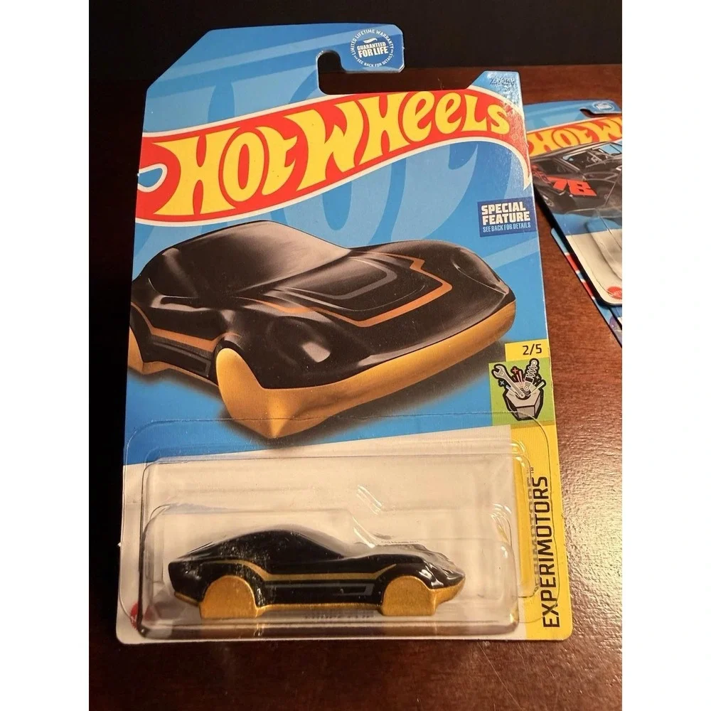 2023 Hot Wheels #23 Experimotors 2/5 COUPE CLIP Key Chain Clip Black-Gold